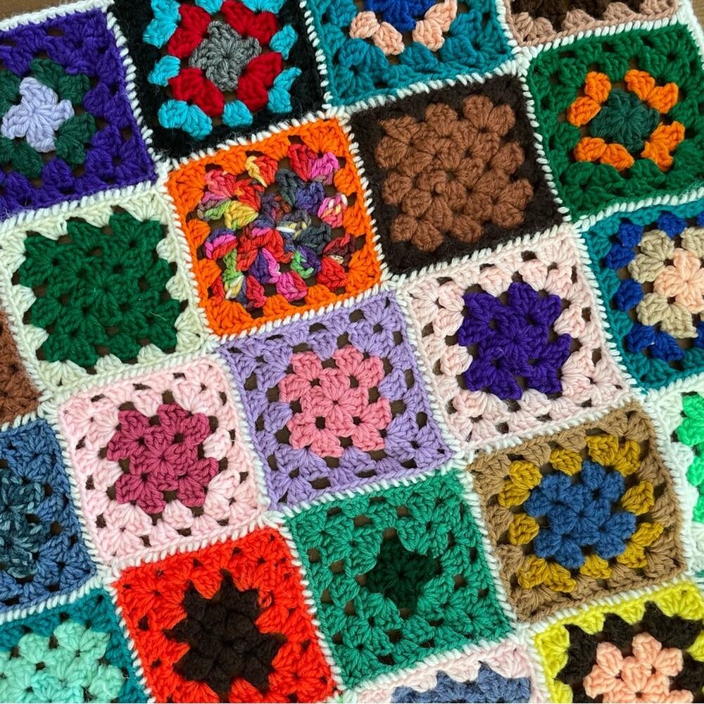 Vintage BABY Handmade Hand Crocheted Granny Square Flower Garden Blanket Afghan - Picture 3 of 5